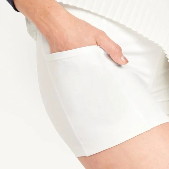 Old Navy Extra High Waisted Stretch Tech Micro Pleated Skort - Picture 2 of 5